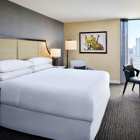 Sheraton Hamilton Hotel Экстерьер фото