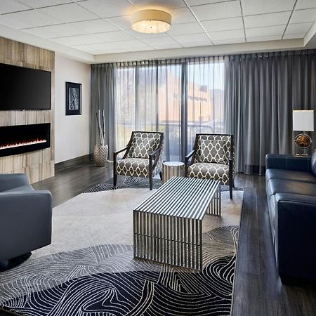 Sheraton Hamilton Hotel Экстерьер фото