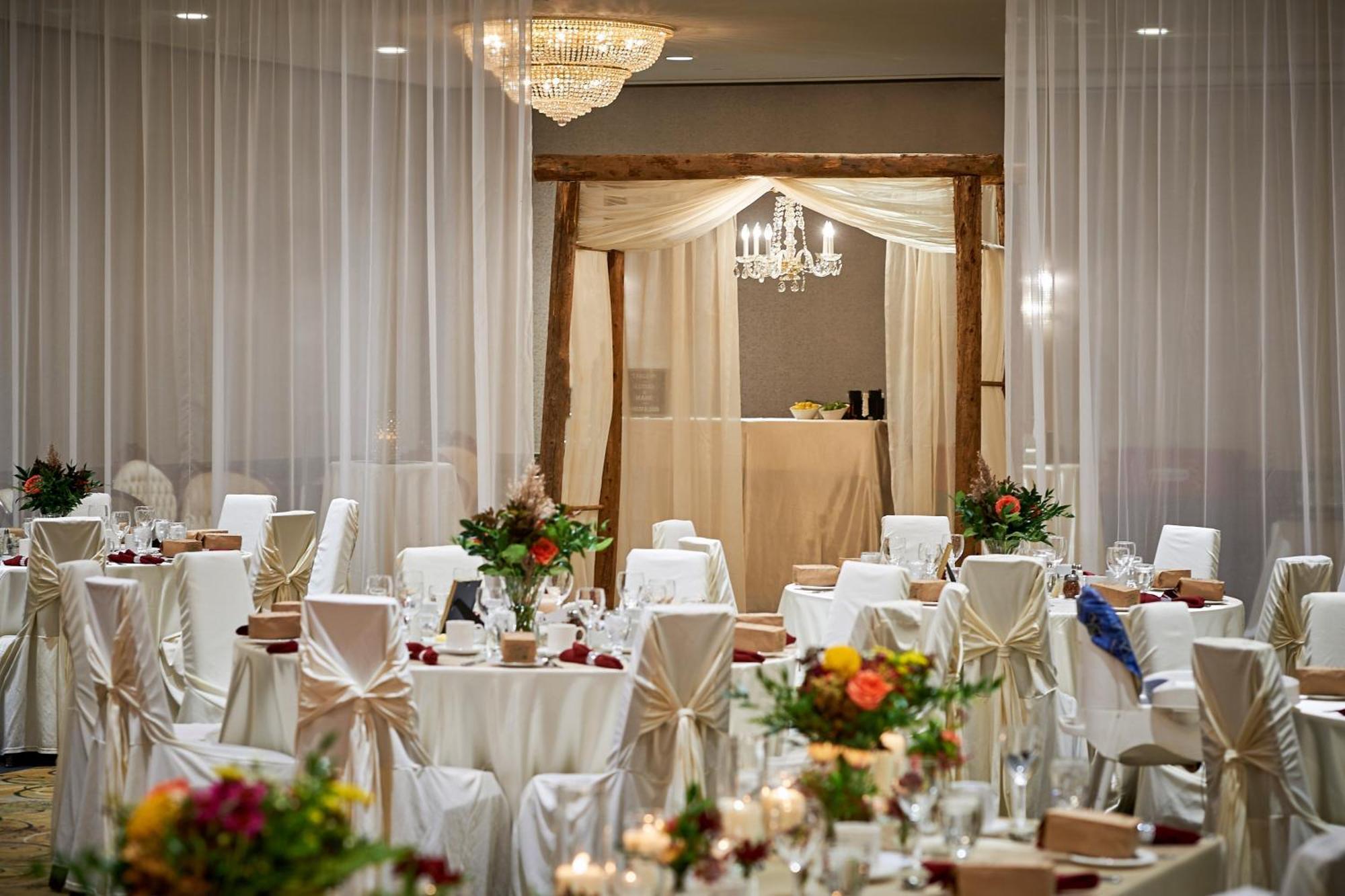 Sheraton Hamilton Hotel Экстерьер фото