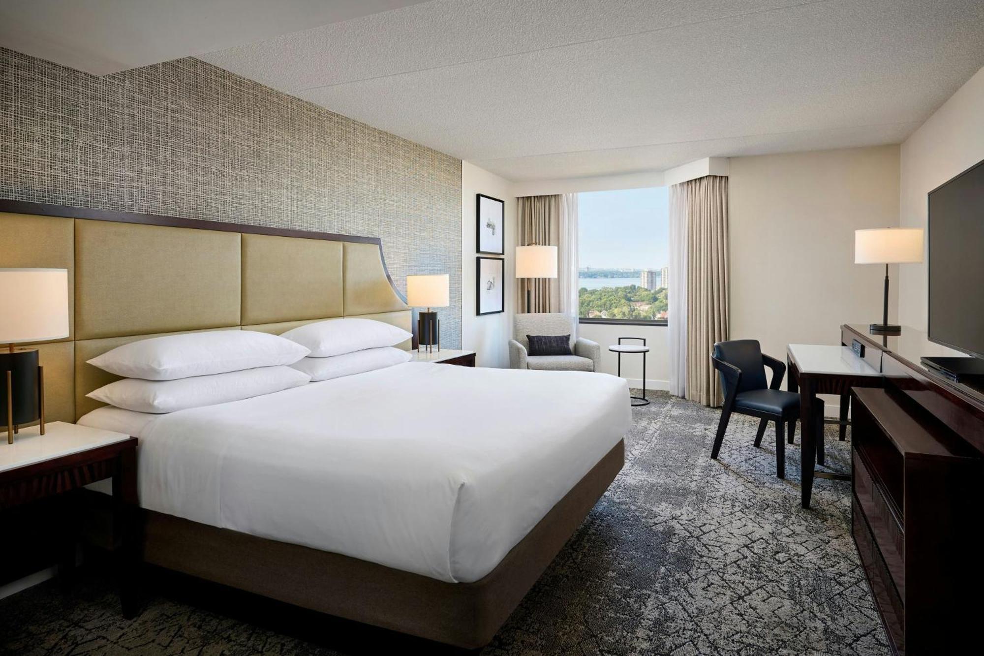 Sheraton Hamilton Hotel Экстерьер фото