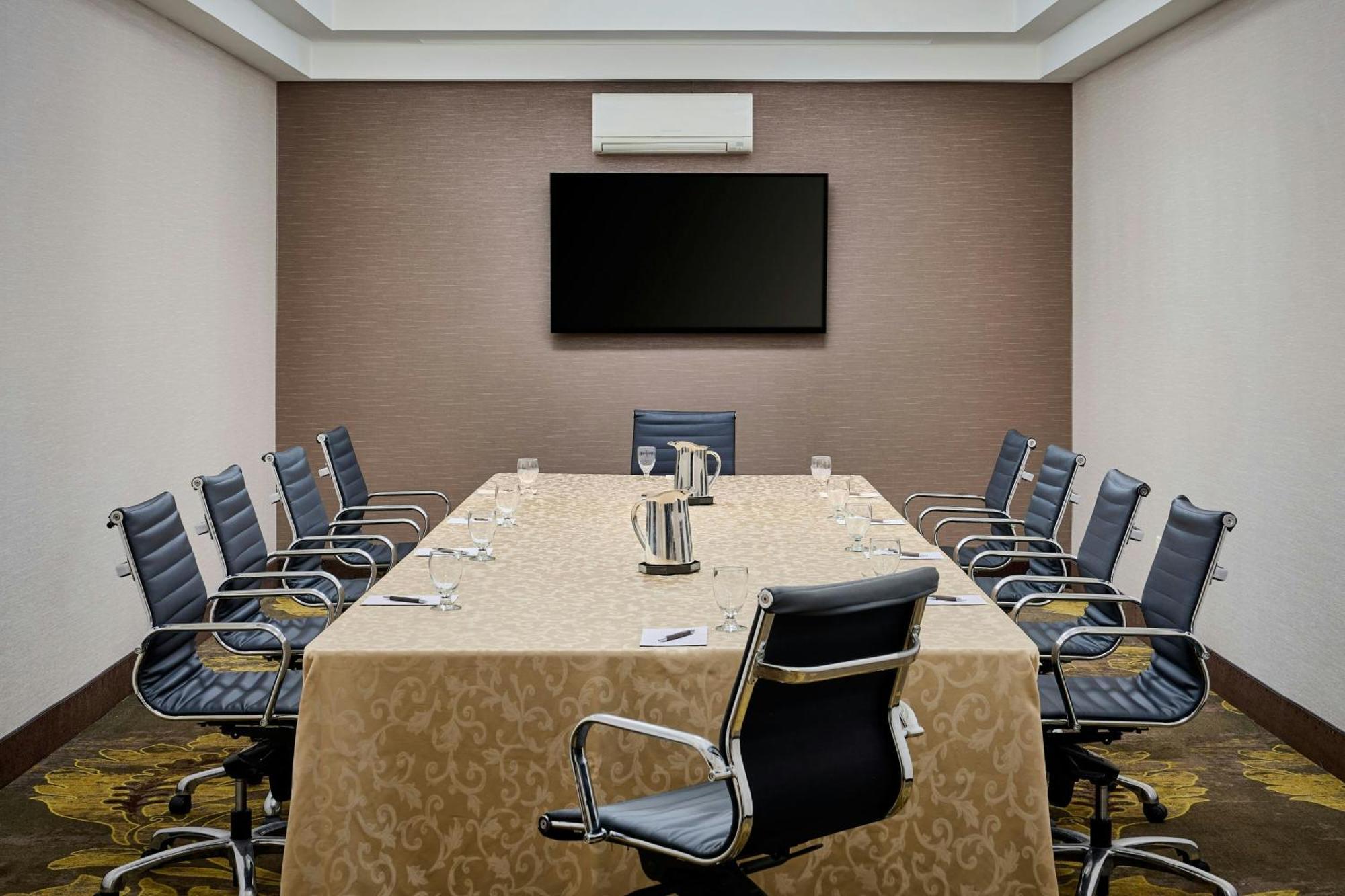 Sheraton Hamilton Hotel Экстерьер фото