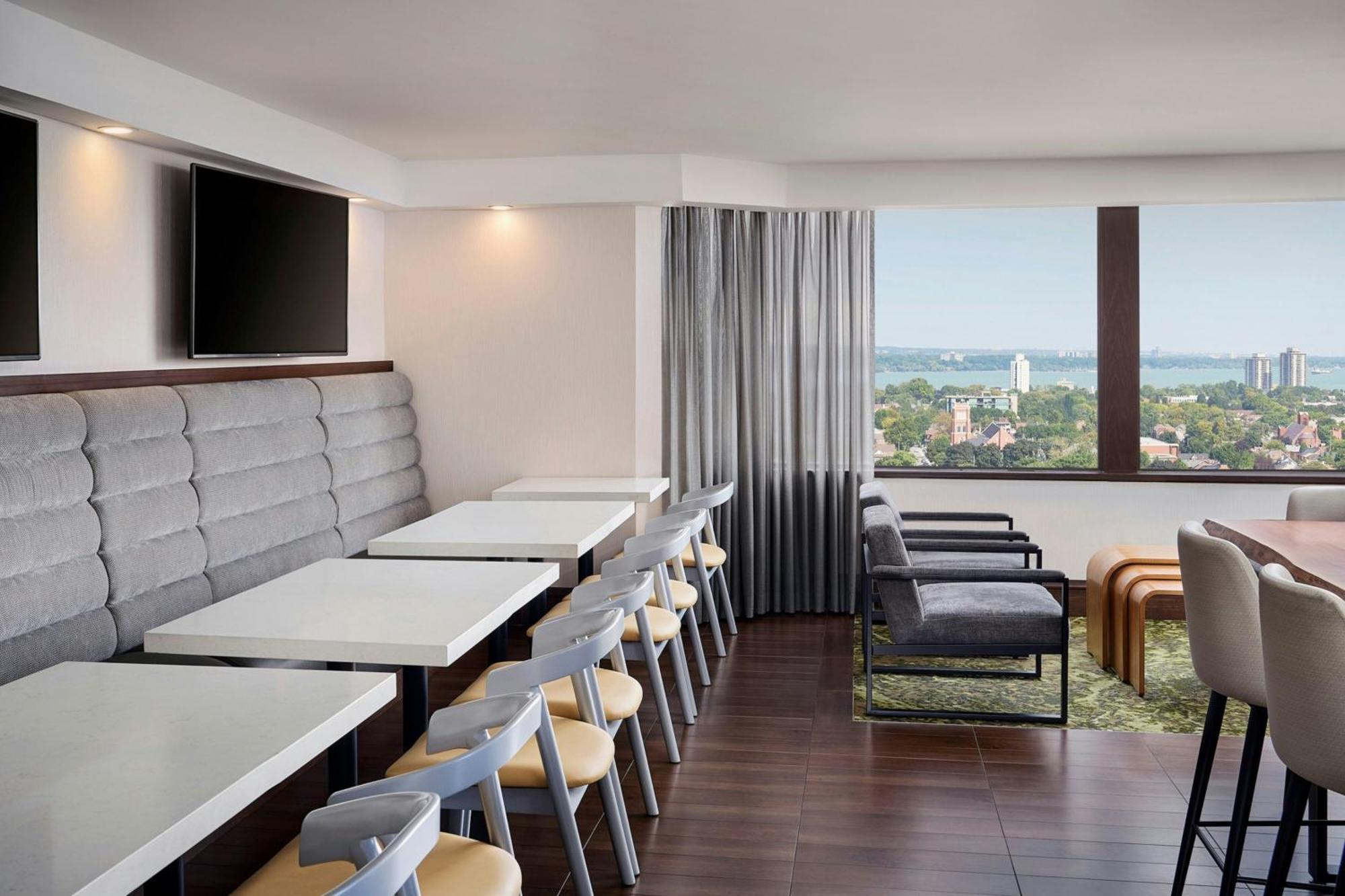 Sheraton Hamilton Hotel Экстерьер фото
