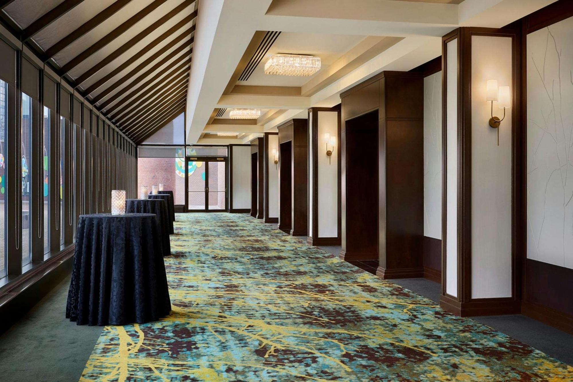 Sheraton Hamilton Hotel Экстерьер фото