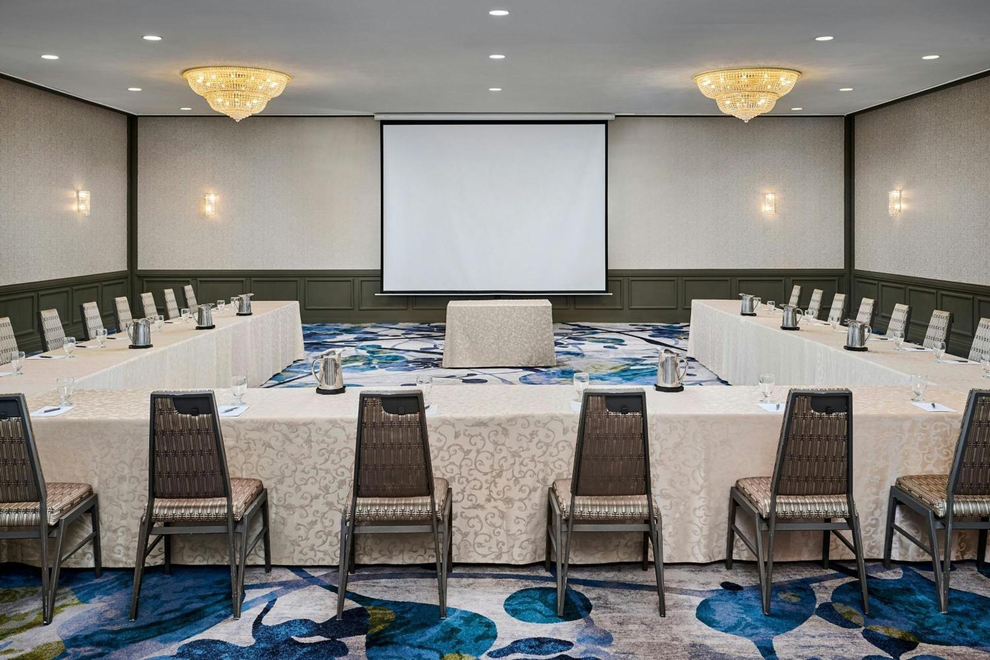 Sheraton Hamilton Hotel Экстерьер фото