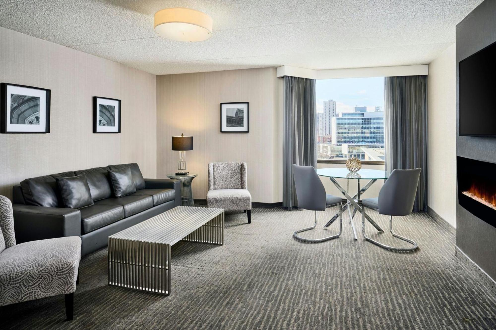 Sheraton Hamilton Hotel Экстерьер фото